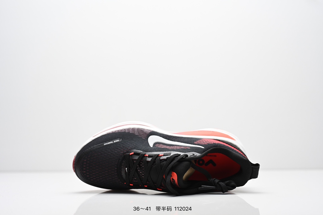 💰160
Nike VOMERO 18X 轻盈跑鞋
公司级顶级版本 Nike VOMERO 18 舒适百搭防滑耐磨 低帮 休闲跑步鞋男女同款
货号：IH3634 
尺码：36 36.5 37.5 38 38.5 39 40 40.5 41
编码：112024