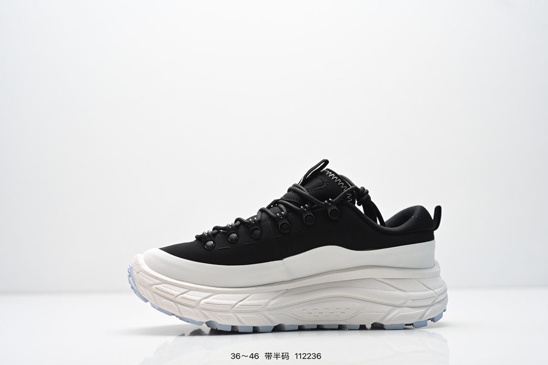 💰180 HOKA U TOR SUMMIT 耐磨減震低帮户外功能运动鞋 具有品着的重量与坐垫比 可提供顶级性能和顶级毛绒 这款低帮徒步旅行者采用带 SwallowTail™ 几何形状的HUBBLE® 鞋跟进行了更新 配备带牵引凸耳的 Vibram® Megagrip 以增加地面接触 这款开创性款式精心制作 采用0GORE-TEX 鞋类面料和再生纺织品 Size:如图所示 编号:112236