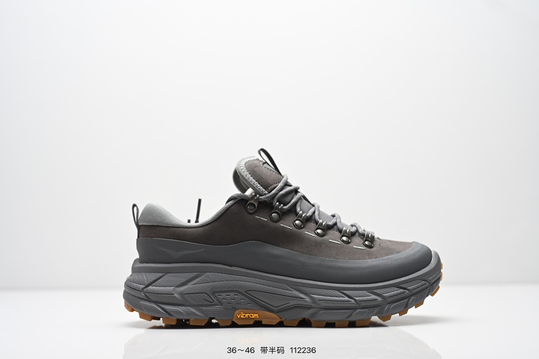 集合💰180 HOKA U TOR SUMMIT 耐磨減震低帮户外功能运动鞋 具有品着的重量与坐垫比 可提供顶级性能和顶级毛绒 这款低帮徒步旅行者采用带 SwallowTail™ 几何形状的HUBBLE® 鞋跟进行了更新 配备带牵引凸耳的 Vibram® Megagrip 以增加地面接触 这款开创性款式精心制作 采用0GORE-TEX 鞋类面料和再生纺织品 Size:如图所示 编号:112236