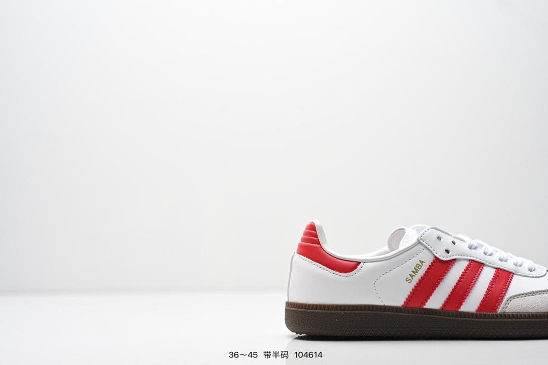 💰70
阿迪达斯 Original Samba OG 复古经典轻便板鞋 口碑大厂出品 品控大底版型不断改良更新 全套原纸板楦头开发 确保原汁原味 完美呈现版型 一比一鞋头弧度高度鞋身弧度 此版本只针对中端市场 皮料材质有所更替 其他数据细节工艺流程均保持一致 绝不口嗨 细节品控鞋型随意对比 正确烫金高频细节 原装纳米超迁皮料 独家私模橡胶大底 原盒原配 这款桑巴鞋展示了高质量的工艺 带有装饰的超锁缝制和无缝的手感 柔软、柔软的皮革造型和标志性的3条纹完成了精致的外观 正规合身鞋带 鞋面上有绒面鞋垫 橡胶鞋底 享受正畸套筒软感 自50年代首次亮相以来就一直在赢得粉丝的青睐 
货号：ID0478 
SIZE：36 36.5 37.5 38 38.5 39 40 40.5 41 42 42.5 43 44 44.5 45
编码：104614