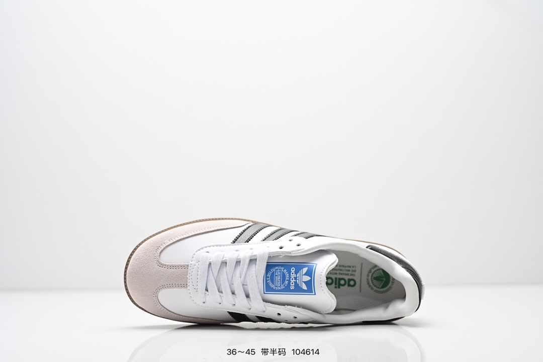 💰70
阿迪达斯 Original Samba OG 复古经典轻便板鞋 口碑大厂出品 品控大底版型不断改良更新 全套原纸板楦头开发 确保原汁原味 完美呈现版型 一比一鞋头弧度高度鞋身弧度 此版本只针对中端市场 皮料材质有所更替 其他数据细节工艺流程均保持一致 绝不口嗨 细节品控鞋型随意对比 正确烫金高频细节 原装纳米超迁皮料 独家私模橡胶大底 原盒原配 这款桑巴鞋展示了高质量的工艺 带有装饰的超锁缝制和无缝的手感 柔软、柔软的皮革造型和标志性的3条纹完成了精致的外观 正规合身鞋带 鞋面上有绒面鞋垫 橡胶鞋底 享受正畸套筒软感 自50年代首次亮相以来就一直在赢得粉丝的青睐 
货号：ID0478 
SIZE：36 36.5 37.5 38 38.5 39 40 40.5 41 42 42.5 43 44 44.5 45
编码：104614