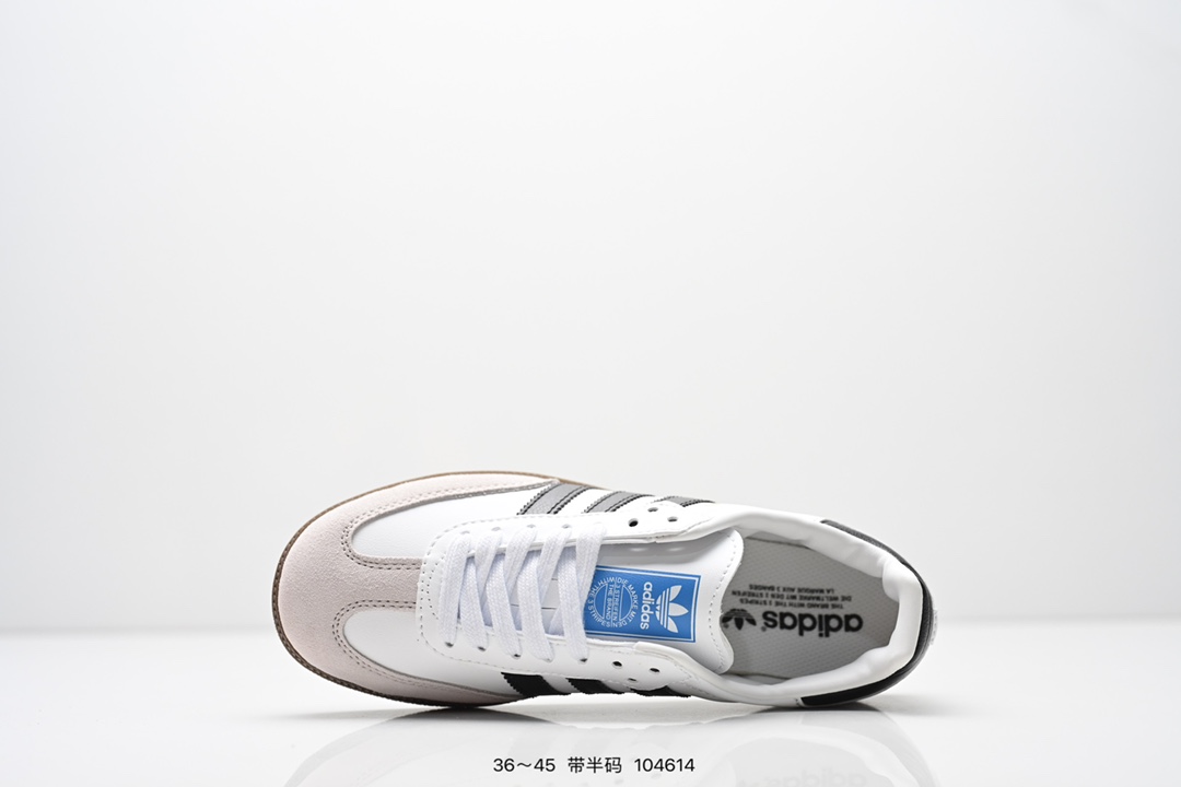 💰70
阿迪达斯 Original Samba OG 复古经典轻便板鞋 口碑大厂出品 品控大底版型不断改良更新 全套原纸板楦头开发 确保原汁原味 完美呈现版型 一比一鞋头弧度高度鞋身弧度 此版本只针对中端市场 皮料材质有所更替 其他数据细节工艺流程均保持一致 绝不口嗨 细节品控鞋型随意对比 正确烫金高频细节 原装纳米超迁皮料 独家私模橡胶大底 原盒原配 这款桑巴鞋展示了高质量的工艺 带有装饰的超锁缝制和无缝的手感 柔软、柔软的皮革造型和标志性的3条纹完成了精致的外观 正规合身鞋带 鞋面上有绒面鞋垫 橡胶鞋底 享受正畸套筒软感 自50年代首次亮相以来就一直在赢得粉丝的青睐 
货号：ID0478 
SIZE：36 36.5 37.5 38 38.5 39 40 40.5 41 42 42.5 43 44 44.5 45
编码：104614