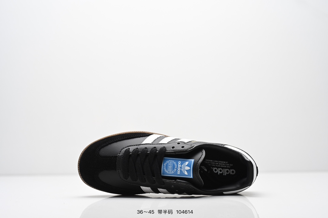 💰70
阿迪达斯 Original Samba OG 复古经典轻便板鞋 口碑大厂出品 品控大底版型不断改良更新 全套原纸板楦头开发 确保原汁原味 完美呈现版型 一比一鞋头弧度高度鞋身弧度 此版本只针对中端市场 皮料材质有所更替 其他数据细节工艺流程均保持一致 绝不口嗨 细节品控鞋型随意对比 正确烫金高频细节 原装纳米超迁皮料 独家私模橡胶大底 原盒原配 这款桑巴鞋展示了高质量的工艺 带有装饰的超锁缝制和无缝的手感 柔软、柔软的皮革造型和标志性的3条纹完成了精致的外观 正规合身鞋带 鞋面上有绒面鞋垫 橡胶鞋底 享受正畸套筒软感 自50年代首次亮相以来就一直在赢得粉丝的青睐 
货号：ID0478 
SIZE：36 36.5 37.5 38 38.5 39 40 40.5 41 42 42.5 43 44 44.5 45
编码：104614