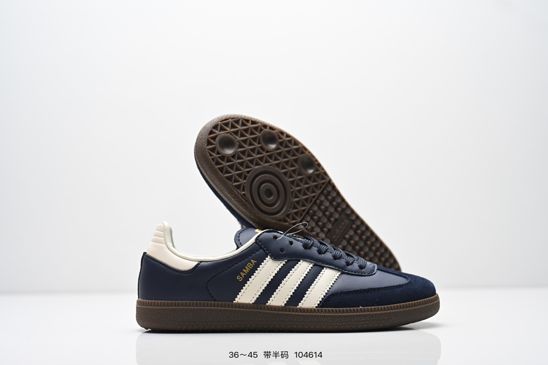 💰70
阿迪达斯 Original Samba OG 复古经典轻便板鞋 口碑大厂出品 品控大底版型不断改良更新 全套原纸板楦头开发 确保原汁原味 完美呈现版型 一比一鞋头弧度高度鞋身弧度 此版本只针对中端市场 皮料材质有所更替 其他数据细节工艺流程均保持一致 绝不口嗨 细节品控鞋型随意对比 正确烫金高频细节 原装纳米超迁皮料 独家私模橡胶大底 原盒原配 这款桑巴鞋展示了高质量的工艺 带有装饰的超锁缝制和无缝的手感 柔软、柔软的皮革造型和标志性的3条纹完成了精致的外观 正规合身鞋带 鞋面上有绒面鞋垫 橡胶鞋底 享受正畸套筒软感 自50年代首次亮相以来就一直在赢得粉丝的青睐 
货号：ID0478 
SIZE：36 36.5 37.5 38 38.5 39 40 40.5 41 42 42.5 43 44 44.5 45
编码：104614