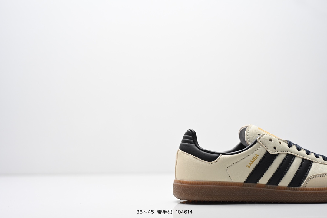 💰70
阿迪达斯 Original Samba OG 复古经典轻便板鞋 口碑大厂出品 品控大底版型不断改良更新 全套原纸板楦头开发 确保原汁原味 完美呈现版型 一比一鞋头弧度高度鞋身弧度 此版本只针对中端市场 皮料材质有所更替 其他数据细节工艺流程均保持一致 绝不口嗨 细节品控鞋型随意对比 正确烫金高频细节 原装纳米超迁皮料 独家私模橡胶大底 原盒原配 这款桑巴鞋展示了高质量的工艺 带有装饰的超锁缝制和无缝的手感 柔软、柔软的皮革造型和标志性的3条纹完成了精致的外观 正规合身鞋带 鞋面上有绒面鞋垫 橡胶鞋底 享受正畸套筒软感 自50年代首次亮相以来就一直在赢得粉丝的青睐 
货号：ID0478 
SIZE：36 36.5 37.5 38 38.5 39 40 40.5 41 42 42.5 43 44 44.5 45
编码：104614