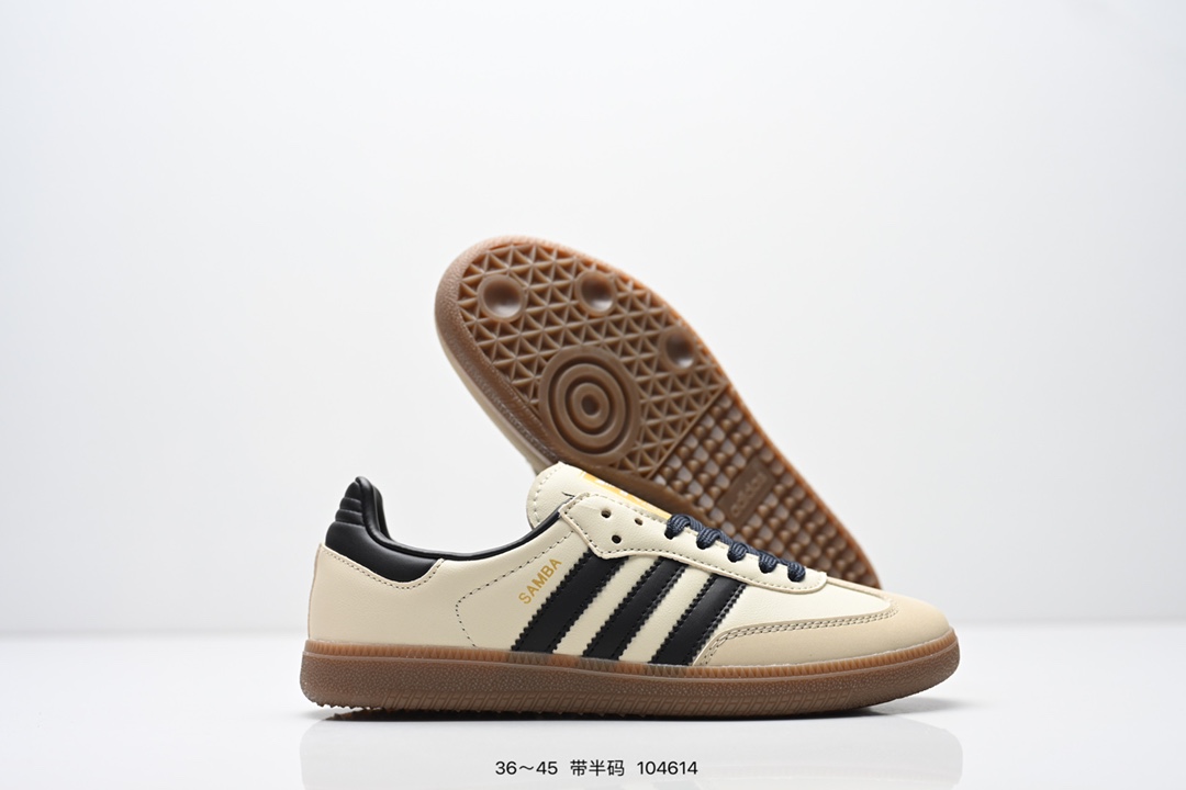 💰70
阿迪达斯 Original Samba OG 复古经典轻便板鞋 口碑大厂出品 品控大底版型不断改良更新 全套原纸板楦头开发 确保原汁原味 完美呈现版型 一比一鞋头弧度高度鞋身弧度 此版本只针对中端市场 皮料材质有所更替 其他数据细节工艺流程均保持一致 绝不口嗨 细节品控鞋型随意对比 正确烫金高频细节 原装纳米超迁皮料 独家私模橡胶大底 原盒原配 这款桑巴鞋展示了高质量的工艺 带有装饰的超锁缝制和无缝的手感 柔软、柔软的皮革造型和标志性的3条纹完成了精致的外观 正规合身鞋带 鞋面上有绒面鞋垫 橡胶鞋底 享受正畸套筒软感 自50年代首次亮相以来就一直在赢得粉丝的青睐 
货号：ID0478 
SIZE：36 36.5 37.5 38 38.5 39 40 40.5 41 42 42.5 43 44 44.5 45
编码：104614