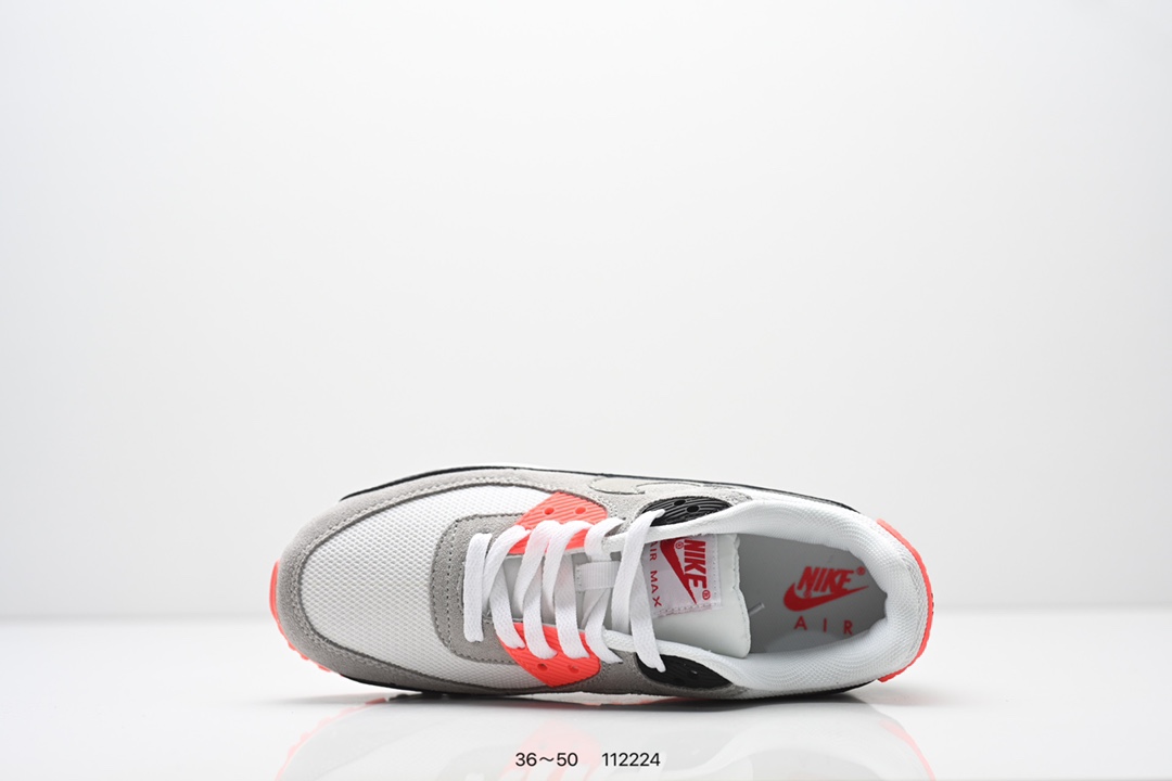 💰120
NIKE耐克运动鞋 Air max 90 健身运动跑鞋休闲鞋 复古风十足!Air Max 90 作为 Nike 旗下最经典的鞋型之一,凭借着百搭的造型,获得众多鞋迷们的喜爱。鞋面采用皮革、网眼布和麂皮材质打造,带来不俗质感的同时还有一定的透气性。最后开窗式 Air Max 气垫收尾,完善整双鞋设计。nike air max 90类鞋子 鞋后跟较高,减震效果出奇的好(鞋跟处有气垫)由于后跟高于前跟,便于跑步。鞋底采用华夫格橡胶底,抓地力确实强悍。气垫的吸震效果极佳,响应也很棒,再加上非常耐用。Nikeairmax90的鞋可以用来跑步,原本就是复古跑步鞋。运动时也耐穿的,这款鞋子够结实。
类型:男鞋
货号:CN8490
尺码:36~50
编码: 112224