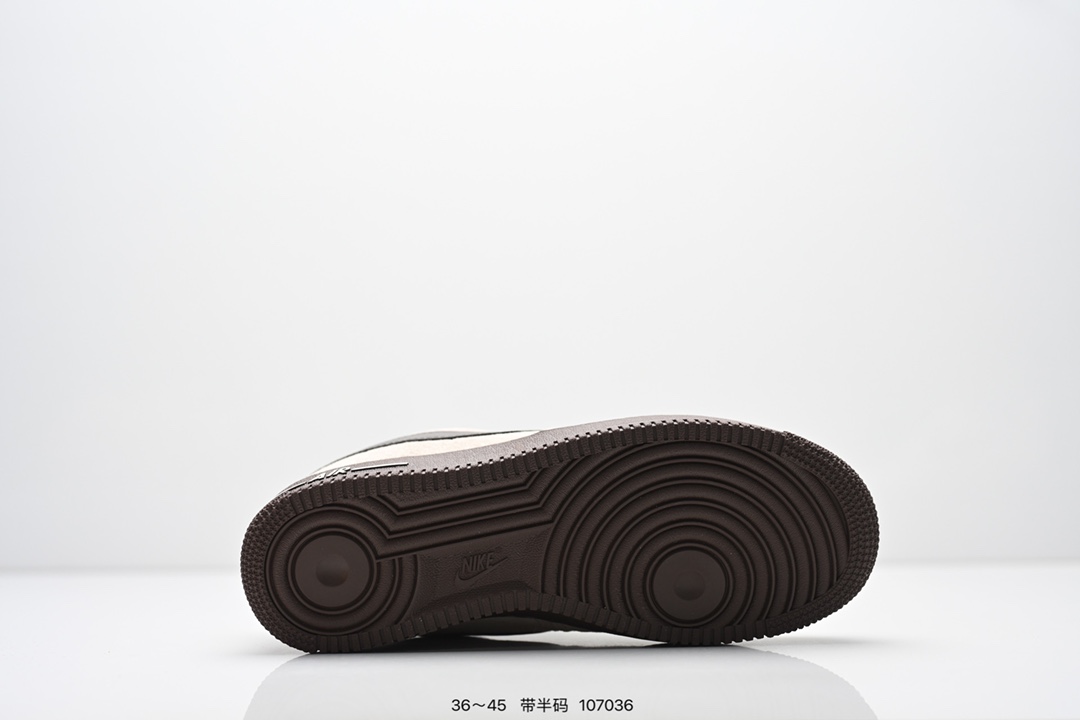 💰220
耐克Nike Air Force 1 Low  空军一号低帮百搭休闲运动板鞋。柔软、弹性十足的缓震性能和出色的中底设计，横跨复古与现代的外型结合，造就出风靡全球三十多年的Force 1
尺码：如图所示
编码：107036
货号：HQ3485