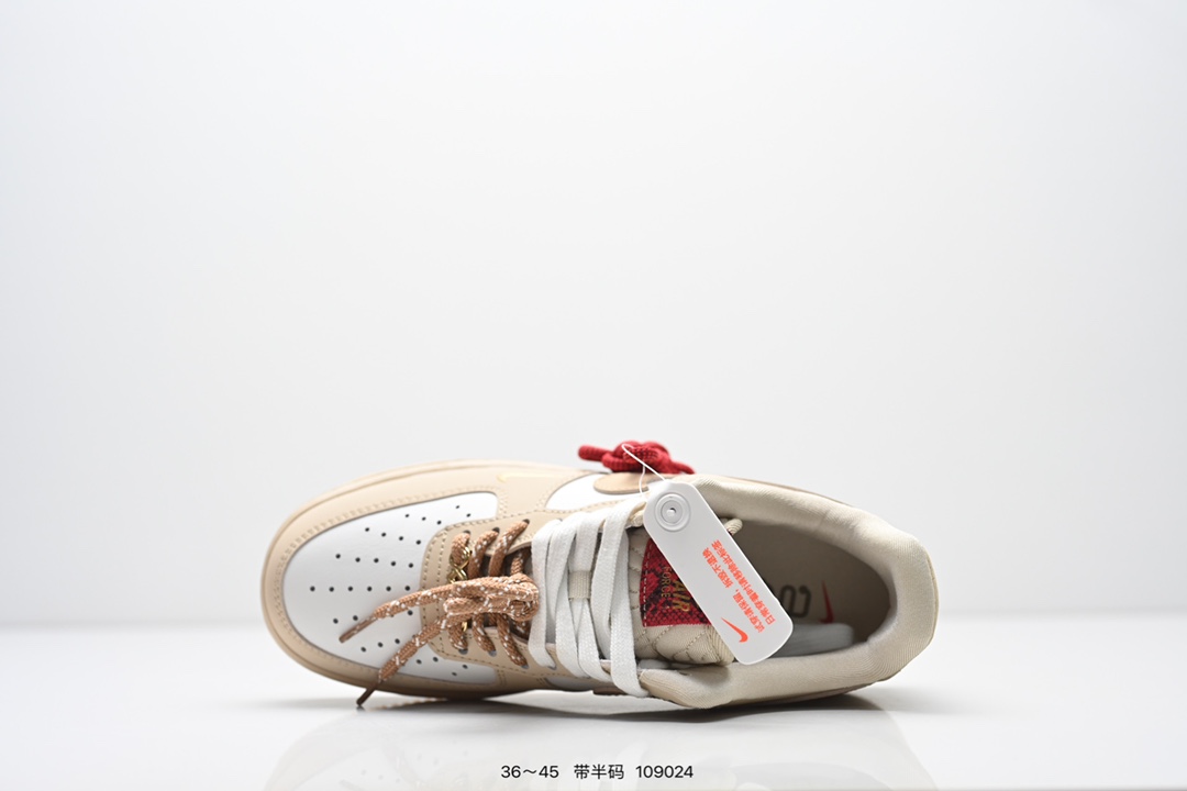  💰220
耐克Nike Air Force 1 Low  空军一号 低帮百搭休闲运动板鞋  柔软、弹性十足的缓震性能和出色的中底设计，横跨复古与现代的外型结合，造就出风靡全球三十多年的Force 1 直到今天还深受青睐
尺码：36-45半
货号：HV5979
编码：109024