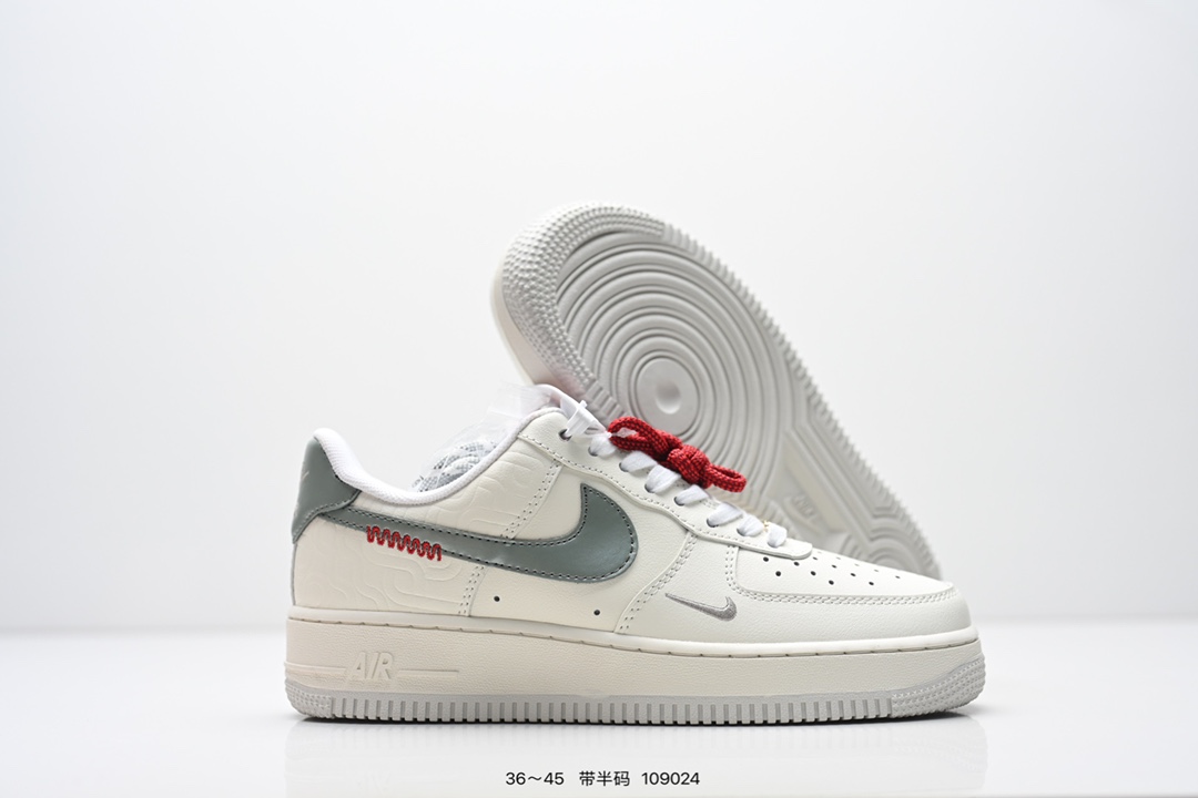  💰220
耐克Nike Air Force 1 Low  空军一号 低帮百搭休闲运动板鞋  柔软、弹性十足的缓震性能和出色的中底设计，横跨复古与现代的外型结合，造就出风靡全球三十多年的Force 1 直到今天还深受青睐
尺码：36-45半
货号：HV5979
编码：109024