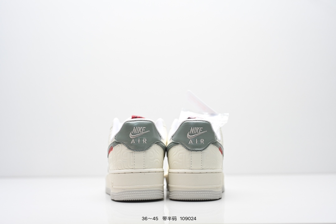  💰220
耐克Nike Air Force 1 Low  空军一号 低帮百搭休闲运动板鞋  柔软、弹性十足的缓震性能和出色的中底设计，横跨复古与现代的外型结合，造就出风靡全球三十多年的Force 1 直到今天还深受青睐
尺码：36-45半
货号：HV5979
编码：109024