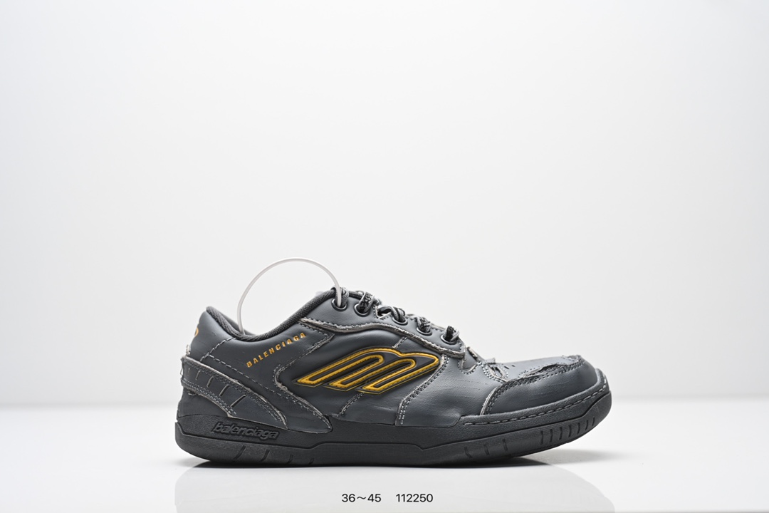 💰250
潮奢 巴黎世家 BALENCIAGA 小红书爆款男女鞋 厚底增高板鞋老爹鞋运动鞋,BALENCIAGA 最新爆款低帮系带休闲运动板鞋 专柜同步上架香港、美国、巴黎各大时尚博主及明星同款。Balenciaga档次可以和迪奥等品牌相媲美,世界公认的最好的品牌之一。
类型:男女鞋
码数:36~45
编码:112