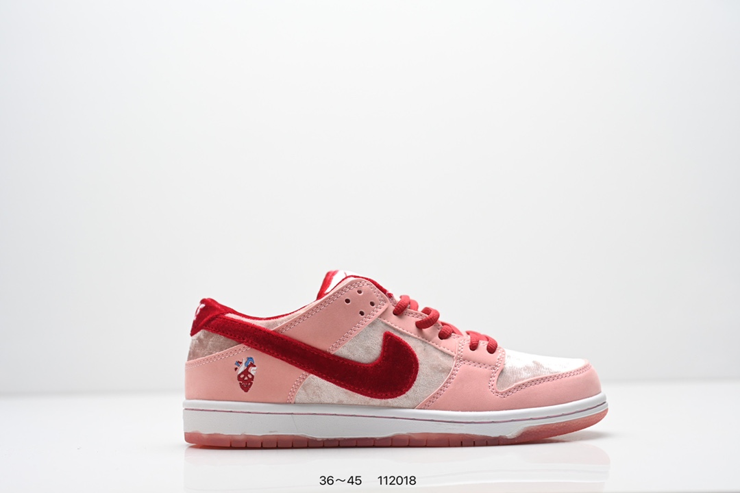 集合💰90
耐克Nike SB Dunk Low Pro 复古低帮休闲运动滑板板鞋。采用脚感柔软舒适ZoomAir气垫,有效吸收滑板等极限运动在落地时带来的冲击力,为街头运动者们提供更好的保护。
货号:DD1391 103
码数:36~45
编码:112018