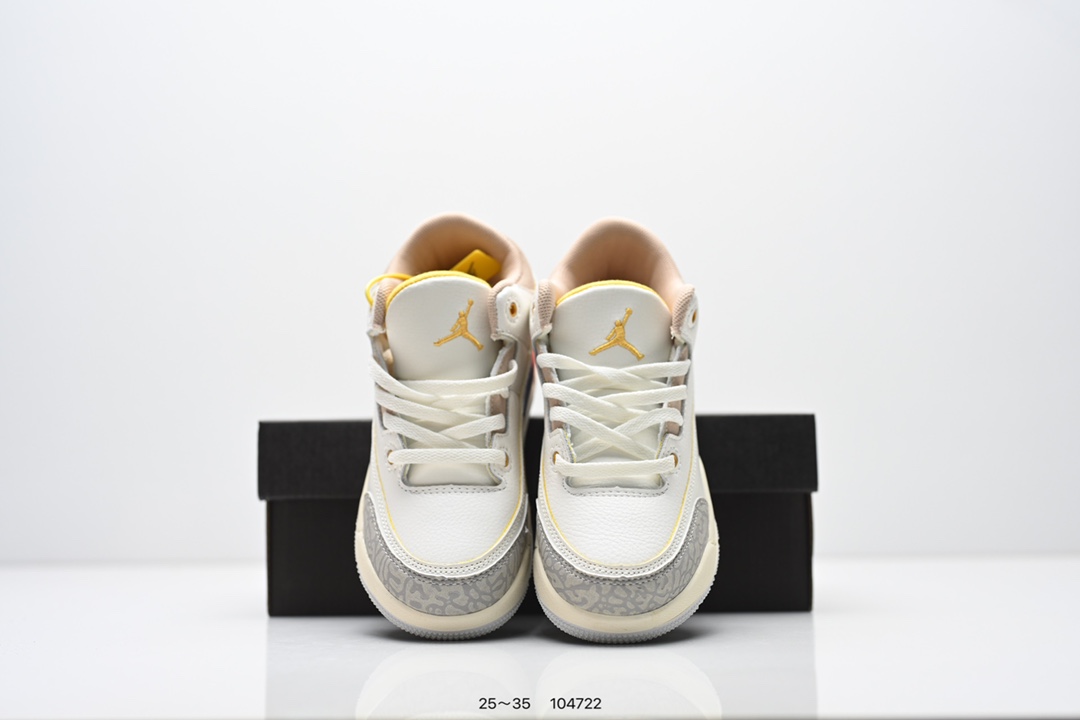 图片[8]-童鞋：Air Jordan 3 Retro 复刻白水泥 AJ3 乔丹3代 aj3 乔3 经典复刻白水泥 乔丹篮球鞋系列 鞋身以白色为主调，采用优质皮革材质搭配鞋头及后跟处的经典元素爆裂纹，搭配灰色外底，简约而不失活力，纯色鞋身也很好地渲染了其不凡的质感。至于细节，该鞋款后跟处的Jumpman Logo同样采用黑色打造，鞋口及鞋面则添加了透气孔设计，更适合炎热的夏日。 货号：DN3707-100 尺码：如图所示-选品中心