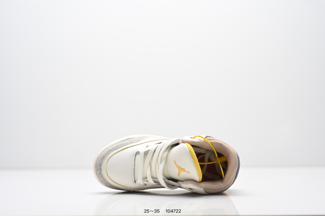 图片[4]-童鞋：Air Jordan 3 Retro 复刻白水泥 AJ3 乔丹3代 aj3 乔3 经典复刻白水泥 乔丹篮球鞋系列 鞋身以白色为主调，采用优质皮革材质搭配鞋头及后跟处的经典元素爆裂纹，搭配灰色外底，简约而不失活力，纯色鞋身也很好地渲染了其不凡的质感。至于细节，该鞋款后跟处的Jumpman Logo同样采用黑色打造，鞋口及鞋面则添加了透气孔设计，更适合炎热的夏日。 货号：DN3707-100 尺码：如图所示-选品中心