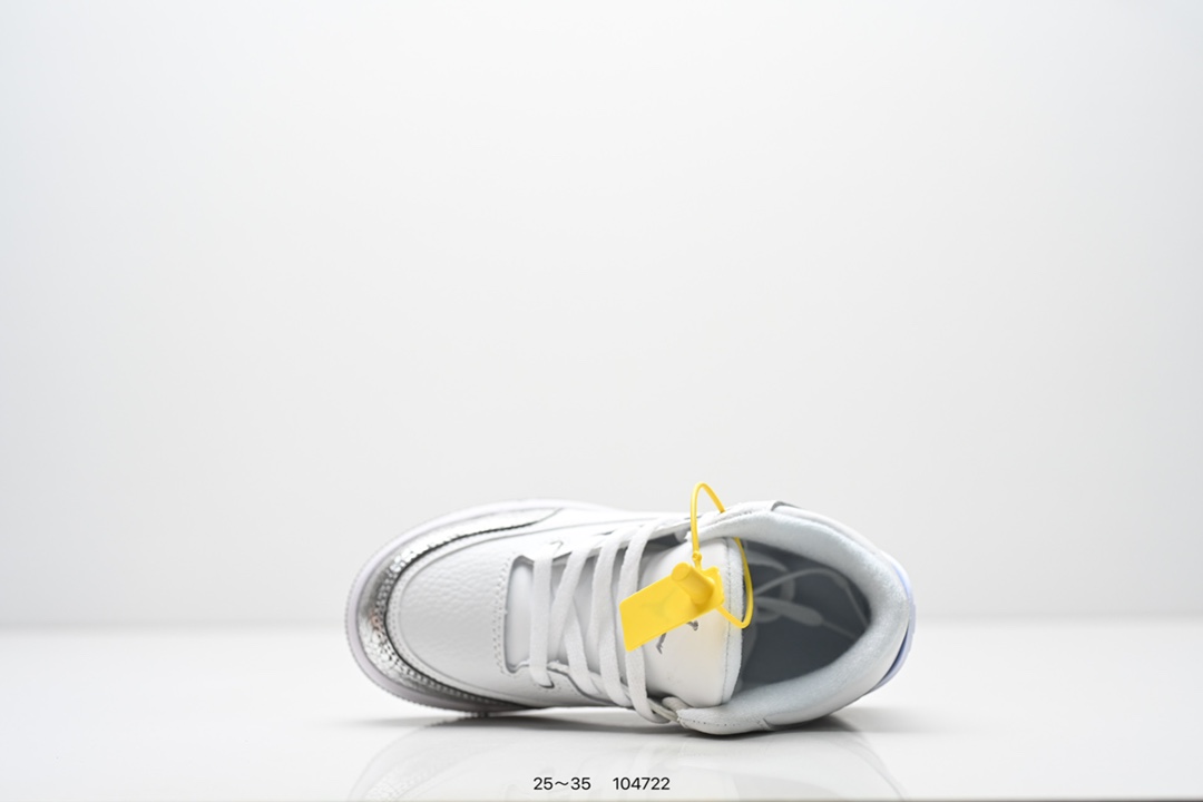 图片[4]-童鞋：Air Jordan 3 Retro 复刻白水泥 AJ3 乔丹3代 aj3 乔3 经典复刻白水泥 乔丹篮球鞋系列 鞋身以白色为主调，采用优质皮革材质搭配鞋头及后跟处的经典元素爆裂纹，搭配灰色外底，简约而不失活力，纯色鞋身也很好地渲染了其不凡的质感。至于细节，该鞋款后跟处的Jumpman Logo同样采用黑色打造，鞋口及鞋面则添加了透气孔设计，更适合炎热的夏日。 货号：DN3707-100 尺码：如图所示-选品中心