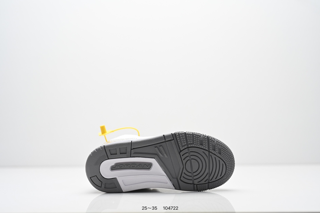 图片[6]-童鞋：Air Jordan 3 Retro 复刻白水泥 AJ3 乔丹3代 aj3 乔3 经典复刻白水泥 乔丹篮球鞋系列 鞋身以白色为主调，采用优质皮革材质搭配鞋头及后跟处的经典元素爆裂纹，搭配灰色外底，简约而不失活力，纯色鞋身也很好地渲染了其不凡的质感。至于细节，该鞋款后跟处的Jumpman Logo同样采用黑色打造，鞋口及鞋面则添加了透气孔设计，更适合炎热的夏日。 货号：DN3707-100 尺码：如图所示-选品中心