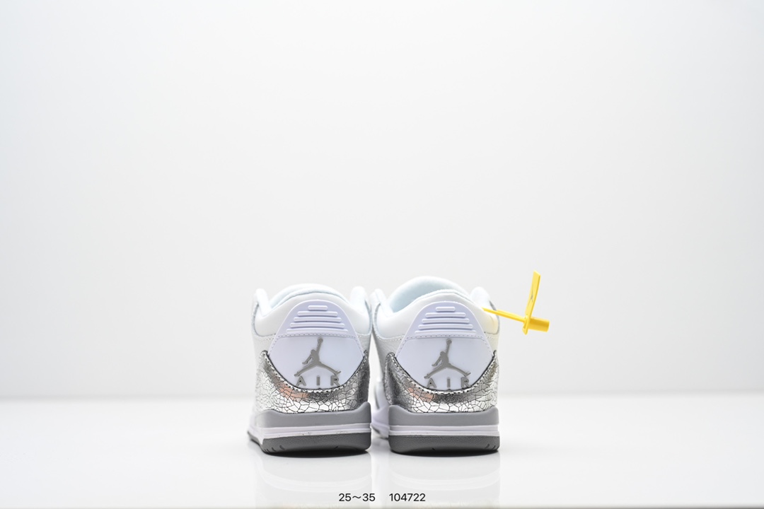 图片[7]-童鞋：Air Jordan 3 Retro 复刻白水泥 AJ3 乔丹3代 aj3 乔3 经典复刻白水泥 乔丹篮球鞋系列 鞋身以白色为主调，采用优质皮革材质搭配鞋头及后跟处的经典元素爆裂纹，搭配灰色外底，简约而不失活力，纯色鞋身也很好地渲染了其不凡的质感。至于细节，该鞋款后跟处的Jumpman Logo同样采用黑色打造，鞋口及鞋面则添加了透气孔设计，更适合炎热的夏日。 货号：DN3707-100 尺码：如图所示-选品中心