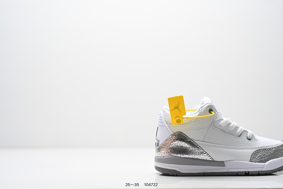 图片[2]-童鞋：Air Jordan 3 Retro 复刻白水泥 AJ3 乔丹3代 aj3 乔3 经典复刻白水泥 乔丹篮球鞋系列 鞋身以白色为主调，采用优质皮革材质搭配鞋头及后跟处的经典元素爆裂纹，搭配灰色外底，简约而不失活力，纯色鞋身也很好地渲染了其不凡的质感。至于细节，该鞋款后跟处的Jumpman Logo同样采用黑色打造，鞋口及鞋面则添加了透气孔设计，更适合炎热的夏日。 货号：DN3707-100 尺码：如图所示-选品中心