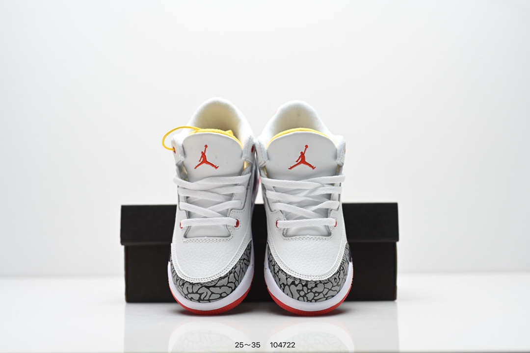 图片[8]-童鞋：Air Jordan 3 Retro 复刻白水泥 AJ3 乔丹3代 aj3 乔3 经典复刻白水泥 乔丹篮球鞋系列 鞋身以白色为主调，采用优质皮革材质搭配鞋头及后跟处的经典元素爆裂纹，搭配灰色外底，简约而不失活力，纯色鞋身也很好地渲染了其不凡的质感。至于细节，该鞋款后跟处的Jumpman Logo同样采用黑色打造，鞋口及鞋面则添加了透气孔设计，更适合炎热的夏日。 货号：DN3707-100 尺码：如图所示-选品中心