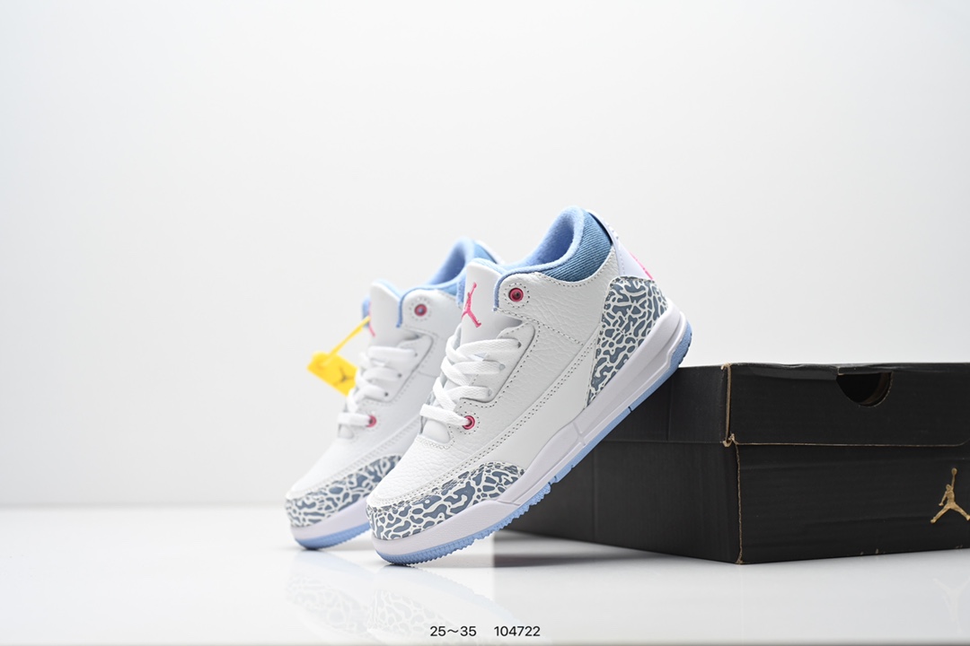 图片[9]-集合 童鞋：Air Jordan 3 Retro 复刻白水泥 AJ3 乔丹3代 aj3 乔3 经典复刻白水泥 乔丹篮球鞋系列 鞋身以白色为主调，采用优质皮革材质搭配鞋头及后跟处的经典元素爆裂纹，搭配灰色外底，简约而不失活力，纯色鞋身也很好地渲染了其不凡的质感。至于细节，该鞋款后跟处的Jumpman Logo同样采用黑色打造，鞋口及鞋面则添加了透气孔设计，更适合炎热的夏日。 货号：DN3707-100 尺码：如图所示-选品中心