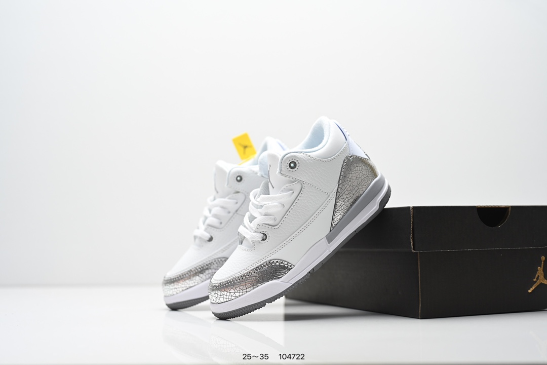 图片[7]-集合 童鞋：Air Jordan 3 Retro 复刻白水泥 AJ3 乔丹3代 aj3 乔3 经典复刻白水泥 乔丹篮球鞋系列 鞋身以白色为主调，采用优质皮革材质搭配鞋头及后跟处的经典元素爆裂纹，搭配灰色外底，简约而不失活力，纯色鞋身也很好地渲染了其不凡的质感。至于细节，该鞋款后跟处的Jumpman Logo同样采用黑色打造，鞋口及鞋面则添加了透气孔设计，更适合炎热的夏日。 货号：DN3707-100 尺码：如图所示-选品中心