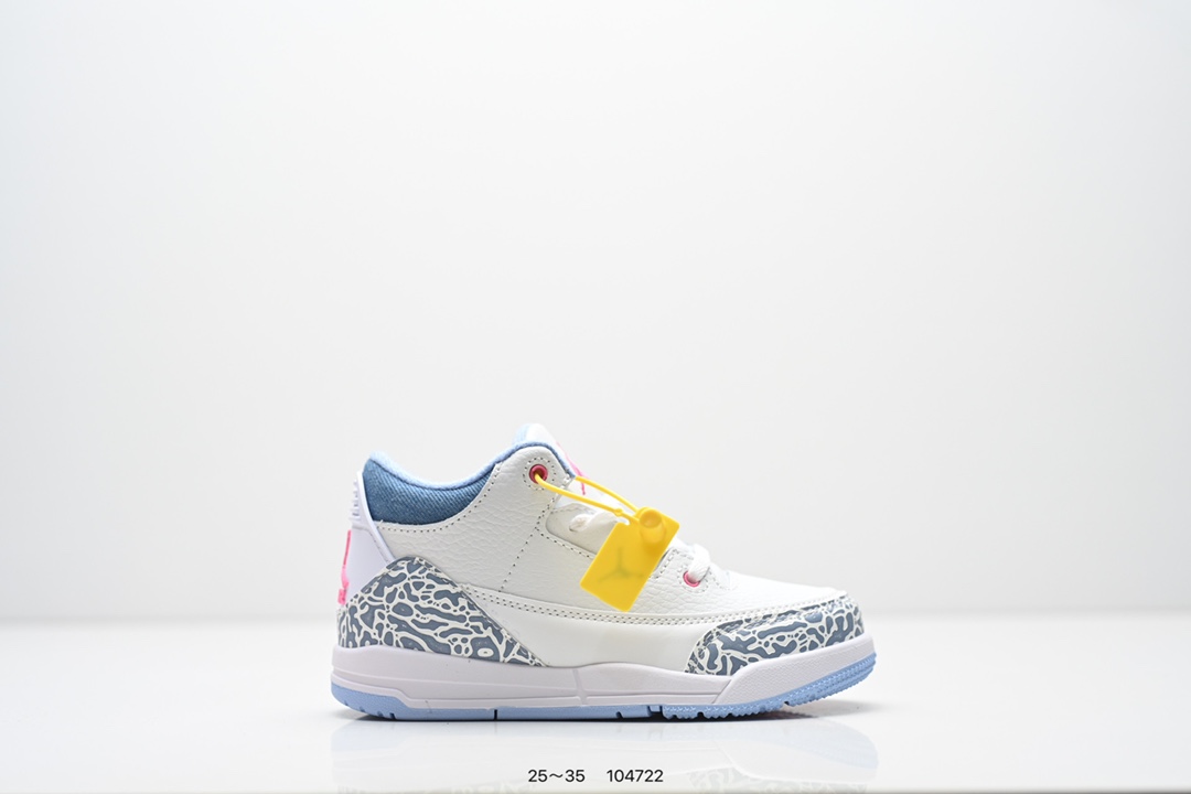 图片[2]-集合 童鞋：Air Jordan 3 Retro 复刻白水泥 AJ3 乔丹3代 aj3 乔3 经典复刻白水泥 乔丹篮球鞋系列 鞋身以白色为主调，采用优质皮革材质搭配鞋头及后跟处的经典元素爆裂纹，搭配灰色外底，简约而不失活力，纯色鞋身也很好地渲染了其不凡的质感。至于细节，该鞋款后跟处的Jumpman Logo同样采用黑色打造，鞋口及鞋面则添加了透气孔设计，更适合炎热的夏日。 货号：DN3707-100 尺码：如图所示-选品中心