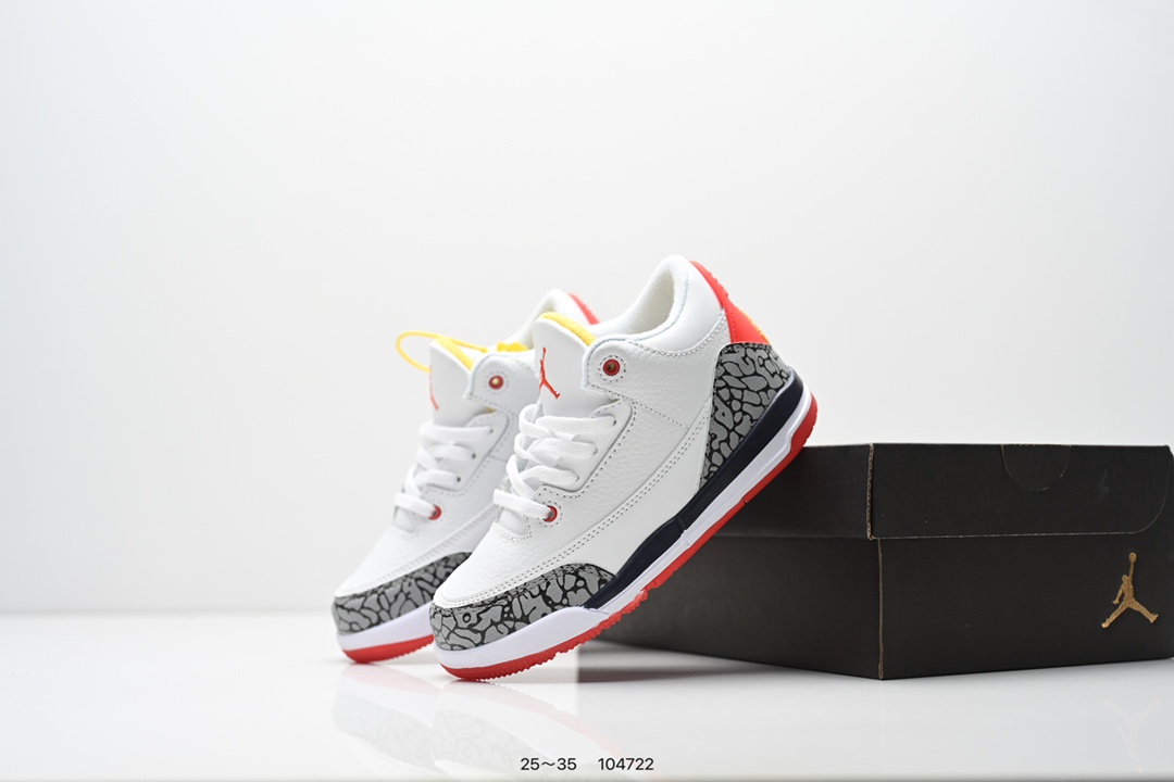 图片[8]-集合 童鞋：Air Jordan 3 Retro 复刻白水泥 AJ3 乔丹3代 aj3 乔3 经典复刻白水泥 乔丹篮球鞋系列 鞋身以白色为主调，采用优质皮革材质搭配鞋头及后跟处的经典元素爆裂纹，搭配灰色外底，简约而不失活力，纯色鞋身也很好地渲染了其不凡的质感。至于细节，该鞋款后跟处的Jumpman Logo同样采用黑色打造，鞋口及鞋面则添加了透气孔设计，更适合炎热的夏日。 货号：DN3707-100 尺码：如图所示-选品中心