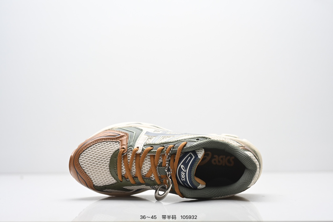 Asics Gel-Kayano 14 ASICS (亚瑟士) 是日本实业家鬼家喜八郎创立的跑鞋运动品牌,名宇想法源自著名的拉丁谚语’AnimaSana In Corpore Sano’,意为“健全的精神寓于强健的体魄”.正如其名字的含义,ASICS亚瑟 士一直坚信保持身体的健康与活力是打造健康快乐的生活方式的最佳途径.亚瑟士的跑鞋、篮球鞋等系列集专业与美貌于一身,拥有极高的热度.2016年,ASICS在“2016年日本最佳全球品牌“排行榜名列第17名. 货号:1201A161-301 编码:105932 半