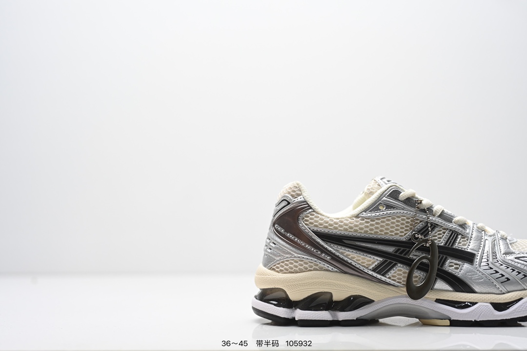 Asics Gel-Kayano 14 ASICS (亚瑟士) 是日本实业家鬼家喜八郎创立的跑鞋运动品牌,名宇想法源自著名的拉丁谚语’AnimaSana In Corpore Sano’,意为“健全的精神寓于强健的体魄”.正如其名字的含义,ASICS亚瑟 士一直坚信保持身体的健康与活力是打造健康快乐的生活方式的最佳途径.亚瑟士的跑鞋、篮球鞋等系列集专业与美貌于一身,拥有极高的热度.2016年,ASICS在“2016年日本最佳全球品牌“排行榜名列第17名. 货号:1201A161-301 编码:105932 半