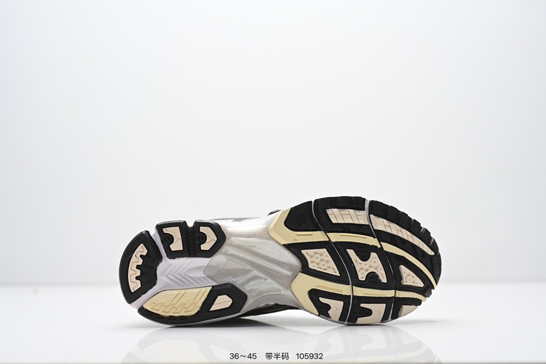 Asics Gel-Kayano 14 ASICS (亚瑟士) 是日本实业家鬼家喜八郎创立的跑鞋运动品牌,名宇想法源自著名的拉丁谚语’AnimaSana In Corpore Sano’,意为“健全的精神寓于强健的体魄”.正如其名字的含义,ASICS亚瑟 士一直坚信保持身体的健康与活力是打造健康快乐的生活方式的最佳途径.亚瑟士的跑鞋、篮球鞋等系列集专业与美貌于一身,拥有极高的热度.2016年,ASICS在“2016年日本最佳全球品牌“排行榜名列第17名. 货号:1201A161-301 编码:105932 半