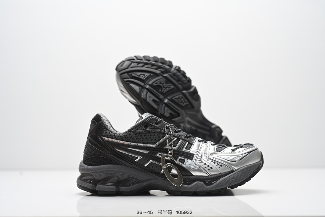 Asics Gel-Kayano 14 ASICS (亚瑟士) 是日本实业家鬼家喜八郎创立的跑鞋运动品牌,名宇想法源自著名的拉丁谚语’AnimaSana In Corpore Sano’,意为“健全的精神寓于强健的体魄”.正如其名字的含义,ASICS亚瑟 士一直坚信保持身体的健康与活力是打造健康快乐的生活方式的最佳途径.亚瑟士的跑鞋、篮球鞋等系列集专业与美貌于一身,拥有极高的热度.2016年,ASICS在“2016年日本最佳全球品牌“排行榜名列第17名. 货号:1201A161-301 编码:105932 半