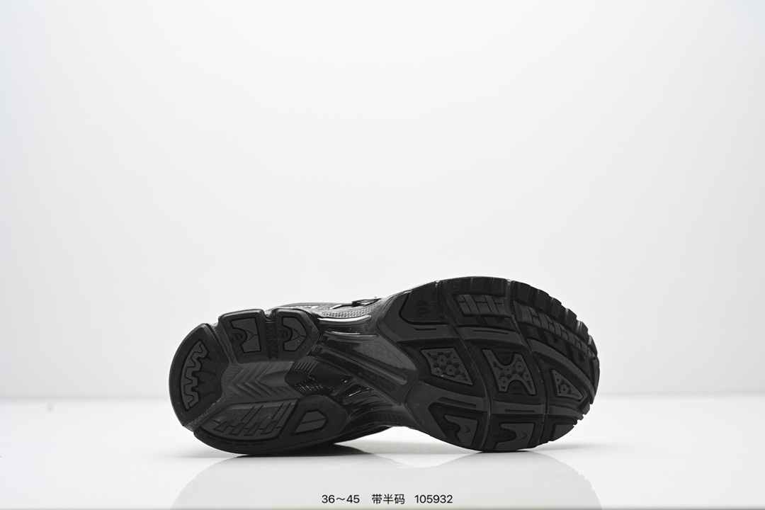 Asics Gel-Kayano 14 ASICS (亚瑟士) 是日本实业家鬼家喜八郎创立的跑鞋运动品牌,名宇想法源自著名的拉丁谚语’AnimaSana In Corpore Sano’,意为“健全的精神寓于强健的体魄”.正如其名字的含义,ASICS亚瑟 士一直坚信保持身体的健康与活力是打造健康快乐的生活方式的最佳途径.亚瑟士的跑鞋、篮球鞋等系列集专业与美貌于一身,拥有极高的热度.2016年,ASICS在“2016年日本最佳全球品牌“排行榜名列第17名. 货号:1201A161-301 编码:105932 半