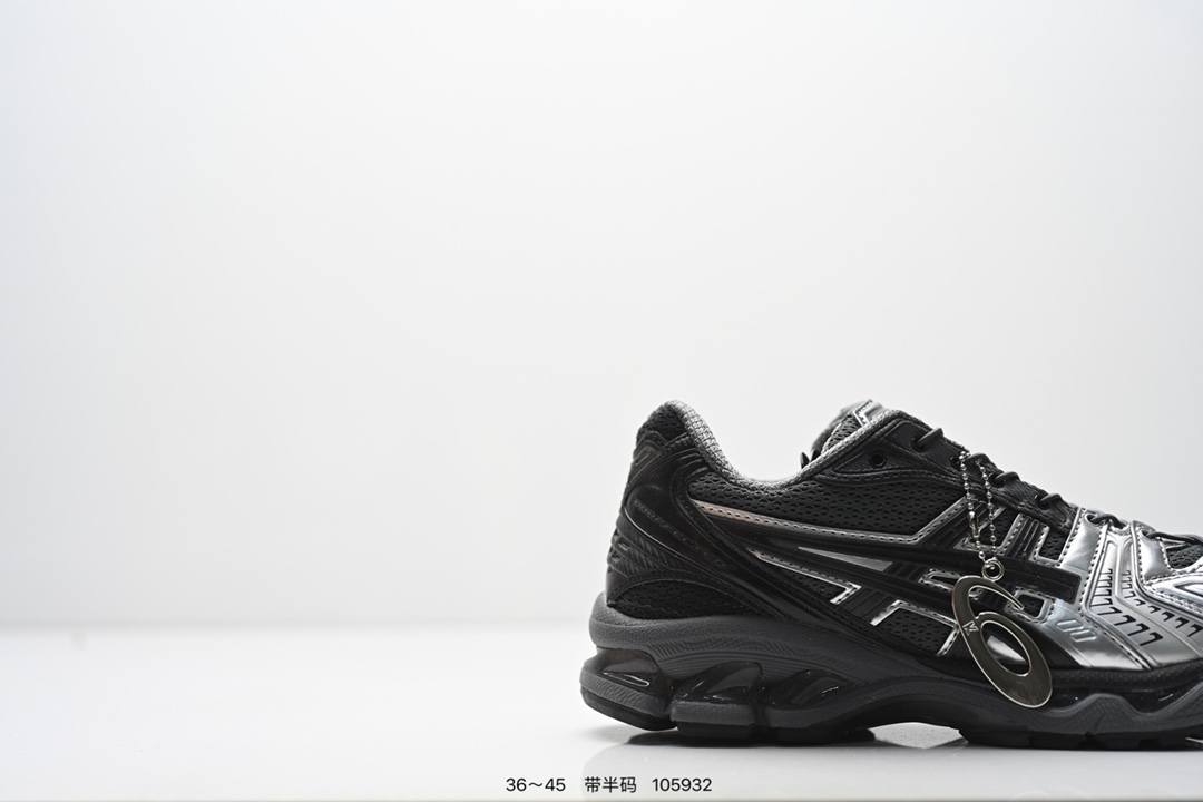 Asics Gel-Kayano 14 ASICS (亚瑟士) 是日本实业家鬼家喜八郎创立的跑鞋运动品牌,名宇想法源自著名的拉丁谚语’AnimaSana In Corpore Sano’,意为“健全的精神寓于强健的体魄”.正如其名字的含义,ASICS亚瑟 士一直坚信保持身体的健康与活力是打造健康快乐的生活方式的最佳途径.亚瑟士的跑鞋、篮球鞋等系列集专业与美貌于一身,拥有极高的热度.2016年,ASICS在“2016年日本最佳全球品牌“排行榜名列第17名. 货号:1201A161-301 编码:105932 半