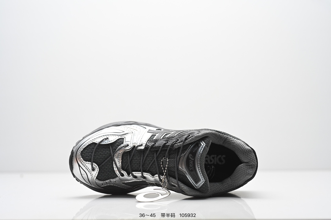 Asics Gel-Kayano 14 ASICS (亚瑟士) 是日本实业家鬼家喜八郎创立的跑鞋运动品牌,名宇想法源自著名的拉丁谚语’AnimaSana In Corpore Sano’,意为“健全的精神寓于强健的体魄”.正如其名字的含义,ASICS亚瑟 士一直坚信保持身体的健康与活力是打造健康快乐的生活方式的最佳途径.亚瑟士的跑鞋、篮球鞋等系列集专业与美貌于一身,拥有极高的热度.2016年,ASICS在“2016年日本最佳全球品牌“排行榜名列第17名. 货号:1201A161-301 编码:105932 半