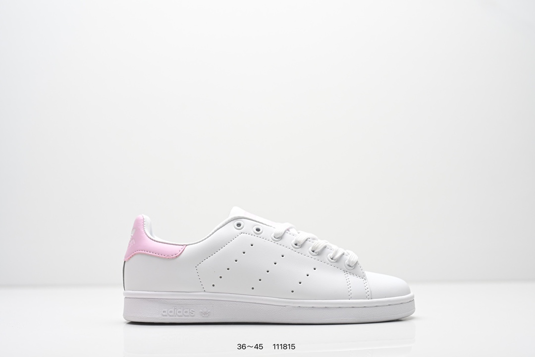 💰75 阿迪达斯 Adidas 经典Y运动板鞋「新版本」adidas Originals Stan Smith 厚底增高小白鞋！脚感新升级！整双鞋依旧是传统的低帮造型，鞋身通体采用了单一颜色呈现，造型格外简约。鞋身选择了柔软皮面料包裹，保证了质感的同时，也让穿着舒适度大大提升。细节方面，在后跟和鞋舌上分别印有「三叶草」Logo和全新手写字体的StanSmith字样，彰显鞋款身份。最后则是以天然生胶材质打造，不仅大大提升了增高效果，还是脚感得以进一步提升。 类型：男女鞋 货号：FX5501 尺码：看图所示 编码：111815