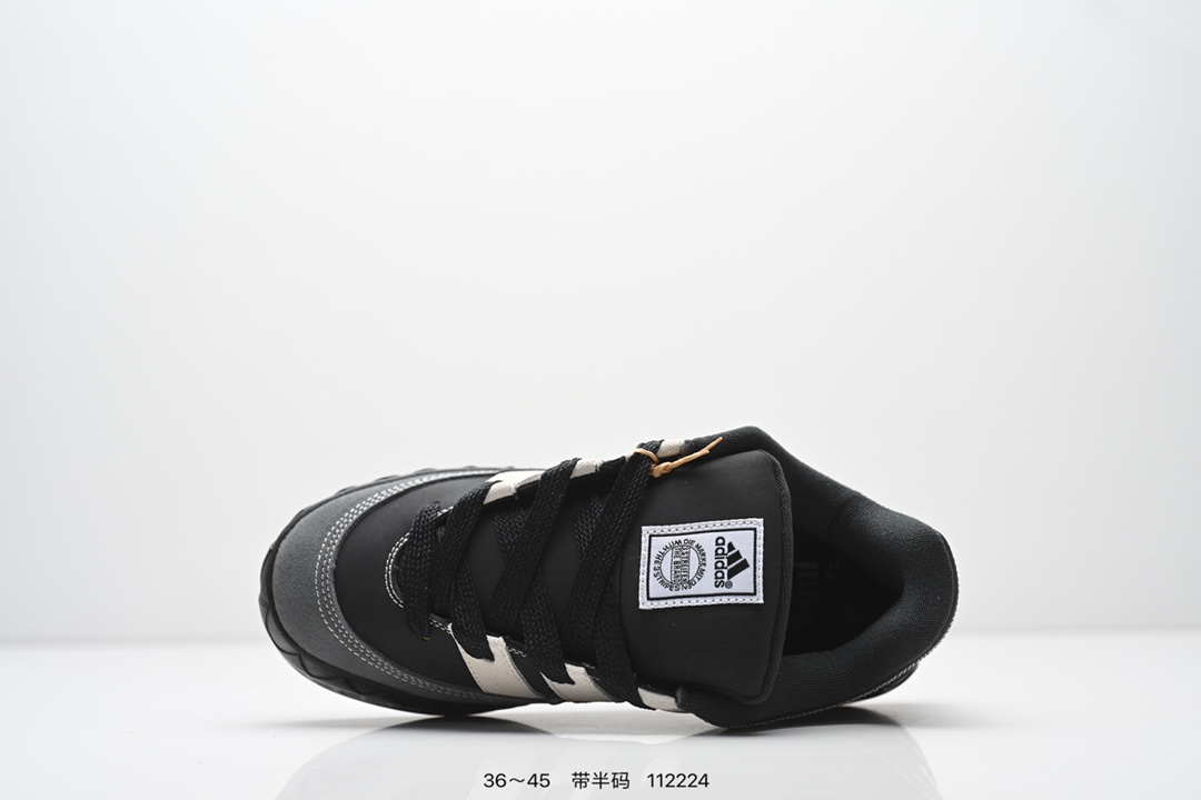 💰120
AD Adimatic Low 马蒂奇系列低帮复古鲨鱼面包鞋运动休闲滑板板鞋 整个鞋面由色彩艳丽的麂皮制成,搭配品牌标志性大尺寸三条纹 Logo,超宽鞋带作为鲜明特征,厚实的中底和耐用的橡胶外底为滑手们带来了良好的穿着体验。滑板运动作为都市街头运动的先驱,配色靓丽,夸张轮廓的 “面包鞋” ADIMATIC 自然成为了优选单品。对于经典细节的充分保留,让人们的目光瞬间就能集中到这双与众不同的 “Lo-Fi Style” 滑板鞋上。
货号:Id3935
尺码:如图所示
编码:112224