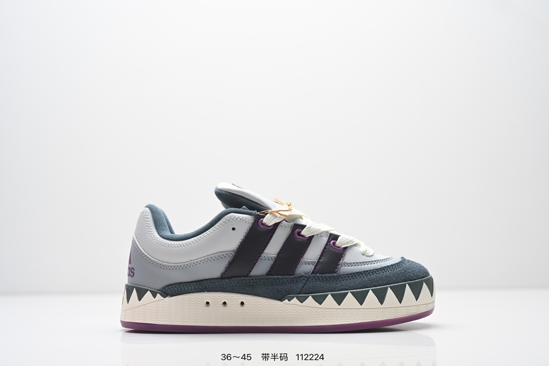 💰120
AD Adimatic Low 马蒂奇系列低帮复古鲨鱼面包鞋运动休闲滑板板鞋 整个鞋面由色彩艳丽的麂皮制成，搭配品牌标志性大尺寸三条纹 Logo，超宽鞋带作为鲜明特征，厚实的中底和耐用的橡胶外底为滑手们带来了良好的穿着体验。滑板运动作为都市街头运动的先驱，配色靓丽，夸张轮廓的 “面包鞋” ADIMATIC 自然成为了优选单品。对于经典细节的充分保留，让人们的目光瞬间就能集中到这双与众不同的 “Lo-Fi Style” 滑板鞋上。 
货号：Id3935
尺码：如图所示
编码：112224