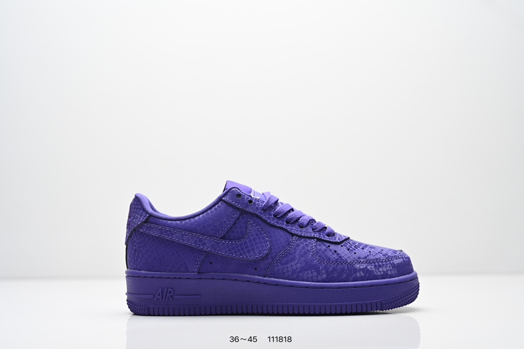 💰90
耐克Nike AIR FORCE 1‘07 空军一号低帮百搭休闲运动板鞋。柔软、弹性十足的缓震性能和出色的中底设计,横跨复古与现代的外型结合,造就出风靡全球三十多年的Force 1。
货号:DQ7582
尺码:36~45
编号:111818