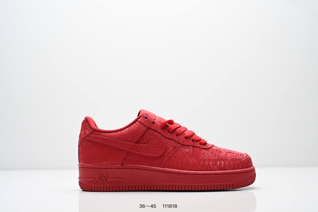 💰90
耐克Nike AIR FORCE 1‘07 空军一号低帮百搭休闲运动板鞋。柔软、弹性十足的缓震性能和出色的中底设计,横跨复古与现代的外型结合,造就出风靡全球三十多年的Force 1。
货号:DQ7582
尺码:36~45
编号:111818