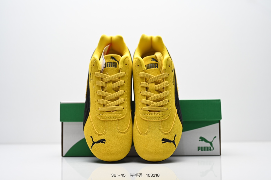 90💰B版
Rose x PUMA彪马 Speedcat 系列 情侣 薄底 赛车 德训双鞋带 舒适百搭 生活休闲鞋 男女同款
PUMA Speedcat为蓝本,融入Rosé品牌标志性的蝴蝶结双鞋带设计,鞋侧及后跟新增鞋带穿孔,可自由缠绕鞋身打造蝴蝶结造型,为硬朗的赛车鞋增添柔美气质。
鞋面采用细腻的头层牛皮,质感柔软,油光锃亮,侧面的白色LOGO也是皮质的,鞋舌处和鞋垫上印有彪马和Rose的联名LOGO。
鞋底厚度仅1.8cm,比普通运动鞋轻20%以上,搭配加厚鞋垫,缓震表现出色,走路轻盈舒适,久走不累。鞋面采用亲肤透气网布+环保PU材质,夏天穿也不闷脚。
有黑色和奶油色等配色,黑色款经典百搭,奶油色款则以温柔奶杏白+浅灰条纹为主,搭配牛仔裤、短裙等都超有氛围感,适合多种场合穿着。
size:36 37 37.5 38 38.5 39 40 40.5 41 42 42.5 43 44 44.5 45