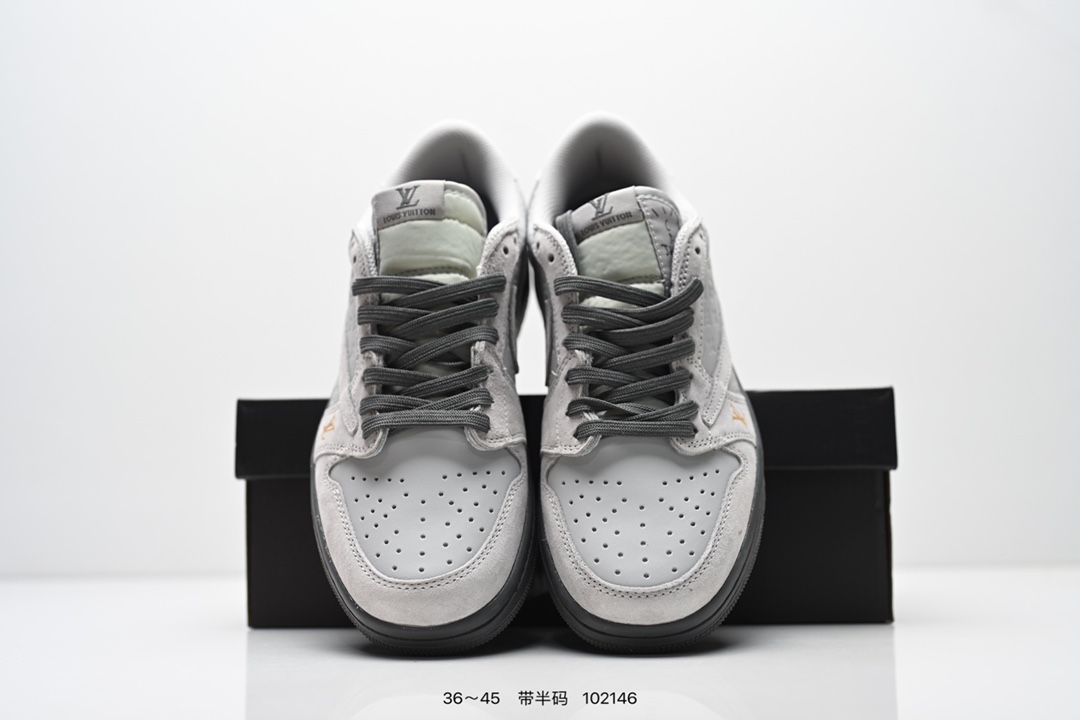 💰270
AJ1倒勾联名Travis Scott x Air Jordan 1 ” Reverse Mocha “ AJ1乔1 TS 闪电 联名倒钩 低帮文化篮球鞋 完美品质出货 细节如图所示  鞋面切割工整  冲孔整齐干净 中底拉帮线 整体清洁度非常好
货号：XS7089 612
尺码:36 36.5 37.5 38 38.5 39 40 40.5 41 42 42.5 43 44 45 
ID:102146