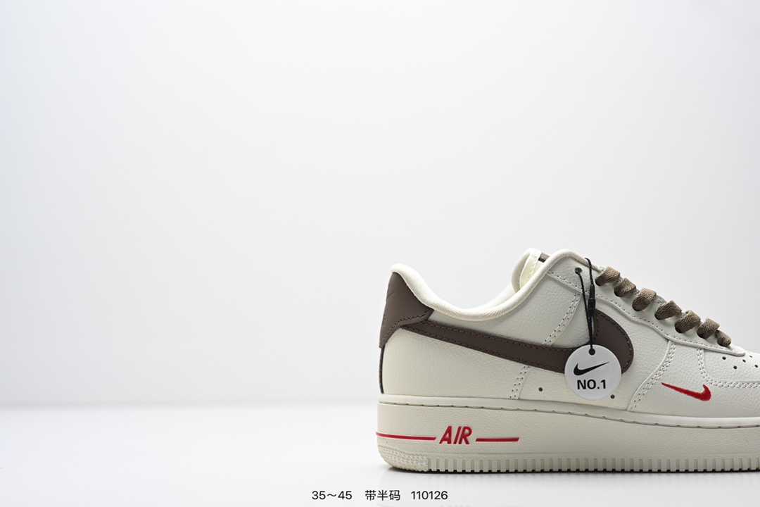 💰170
公司级：耐克Nike AIR FORCE 1‘07 空军一号低帮百搭休闲运动板鞋。柔软、弹性十足的缓震性能和出色的中底设计，横跨复古与现代的外型结合，造就出风靡全球三十多年的Force 1。
货号:AA1117-118
尺码:看图所示
编码：110126