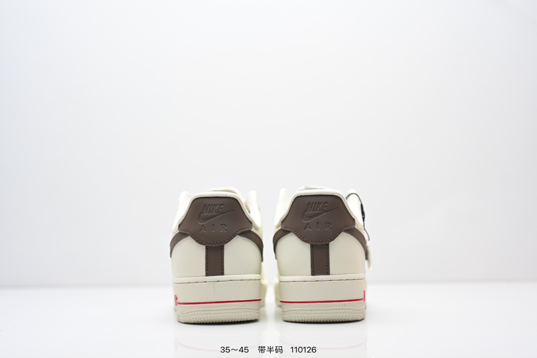 💰170
公司级：耐克Nike AIR FORCE 1‘07 空军一号低帮百搭休闲运动板鞋。柔软、弹性十足的缓震性能和出色的中底设计，横跨复古与现代的外型结合，造就出风靡全球三十多年的Force 1。
货号:AA1117-118
尺码:看图所示
编码：110126