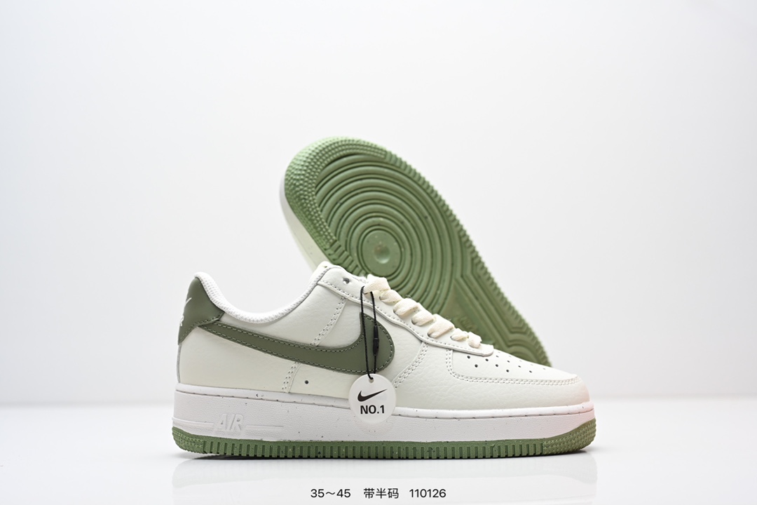 💰170
公司级：耐克Nike AIR FORCE 1‘07 空军一号低帮百搭休闲运动板鞋。柔软、弹性十足的缓震性能和出色的中底设计，横跨复古与现代的外型结合，造就出风靡全球三十多年的Force 1。
货号:AA1117-118
尺码:看图所示
编码：110126