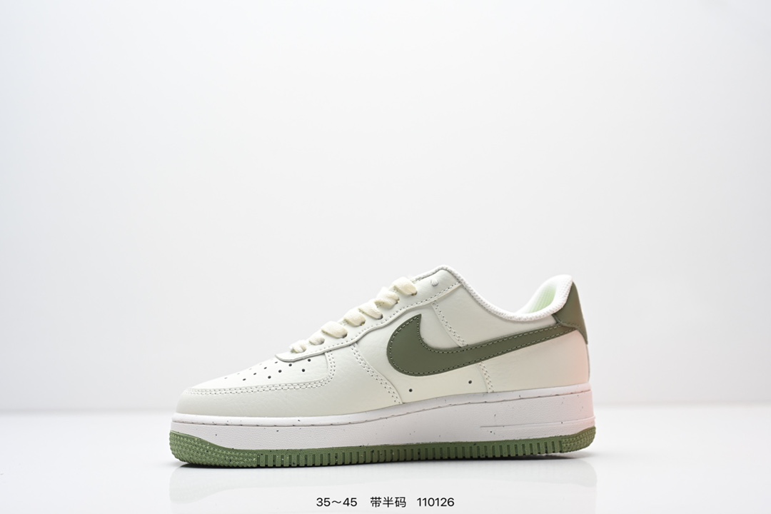 💰170
公司级：耐克Nike AIR FORCE 1‘07 空军一号低帮百搭休闲运动板鞋。柔软、弹性十足的缓震性能和出色的中底设计，横跨复古与现代的外型结合，造就出风靡全球三十多年的Force 1。
货号:AA1117-118
尺码:看图所示
编码：110126