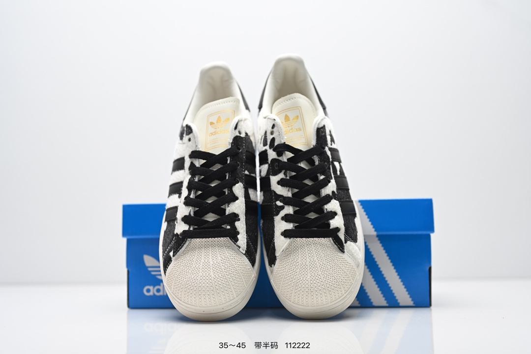 💰110
阿迪达斯adidas三叶草 Originals Superstars”White/Red Laceless“”黑绿 贝壳头弹力带鞋舌经典百搭休闲运动板鞋货号:GY3428与众不同是你的追求。adidas Superstar,自70年代问世以来很快成为潮流先锋,力求以突破界限的态度和不断进化的设计作为立身之本。这款经典鞋,灵感源自”遥远的星系“。由adidas联手迪士尼打造,融合别致配色和图案,致敬《星球大战》中曼达洛人的冒险精神
货号:JP8174
尺码:35 36 36.5 37 38 38.5 39 40 40.5 41 42 42.5 43 44 45
ID:112222