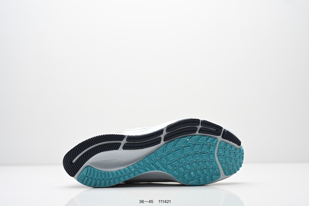 💰105
耐克 Nike Air Zoom Pegasus 38 登月38 带气垫缓震跑步鞋时尚慢跑鞋休闲运动鞋时尚男女老爹鞋。耐克Nike Zoom Pegasus 38代 飞马涡轮增压马拉松慢跑鞋内里嵌入定型海绵#中底搭载前Zoom+全掌React配置飞马38代跑鞋,双数小改款,中底保持前Zoom+全掌React的配置,鞋面为不同织物结构的工程网面,透气舒适。
类型:男女鞋
货号:CW7356
码数:36-45
编码: 111421