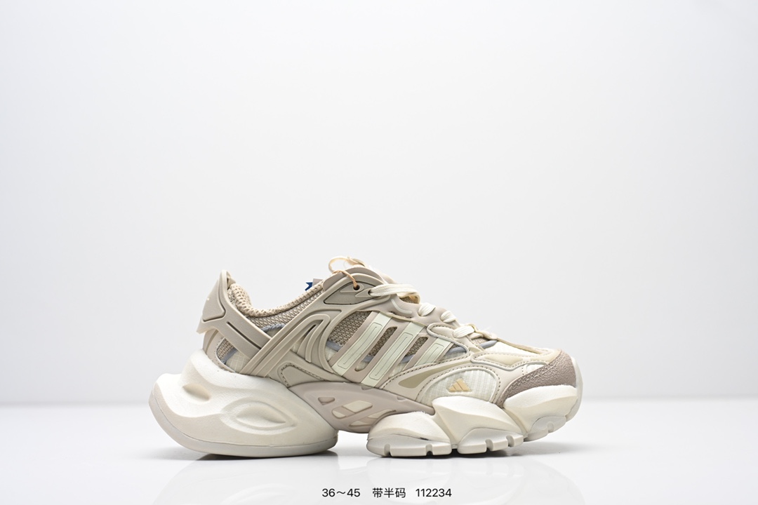 💰170 阿迪达斯AD Vento XLG Runner Deluxe 白黑绿轻机甲赛博复古休闲运动老爹鞋 纯原版本原楦纸板数据开发 铸造原味鞋型。耐磨防撕裂面料和RPU后跟结构，皮革鞋面缀有交叉失眠，搭配织物内里，舒适妥帖。双密度大底设计，更具稳定性 尺码：36 36²/₃ 37¹/₃ 38 38²/₃ 39¹/₃ 40 40²/₃ 41¹/₃ 42 42²/₃ 43¹/₃ 44 44²/₃ 45¹/₃ 货号：IH0616 见面：112234