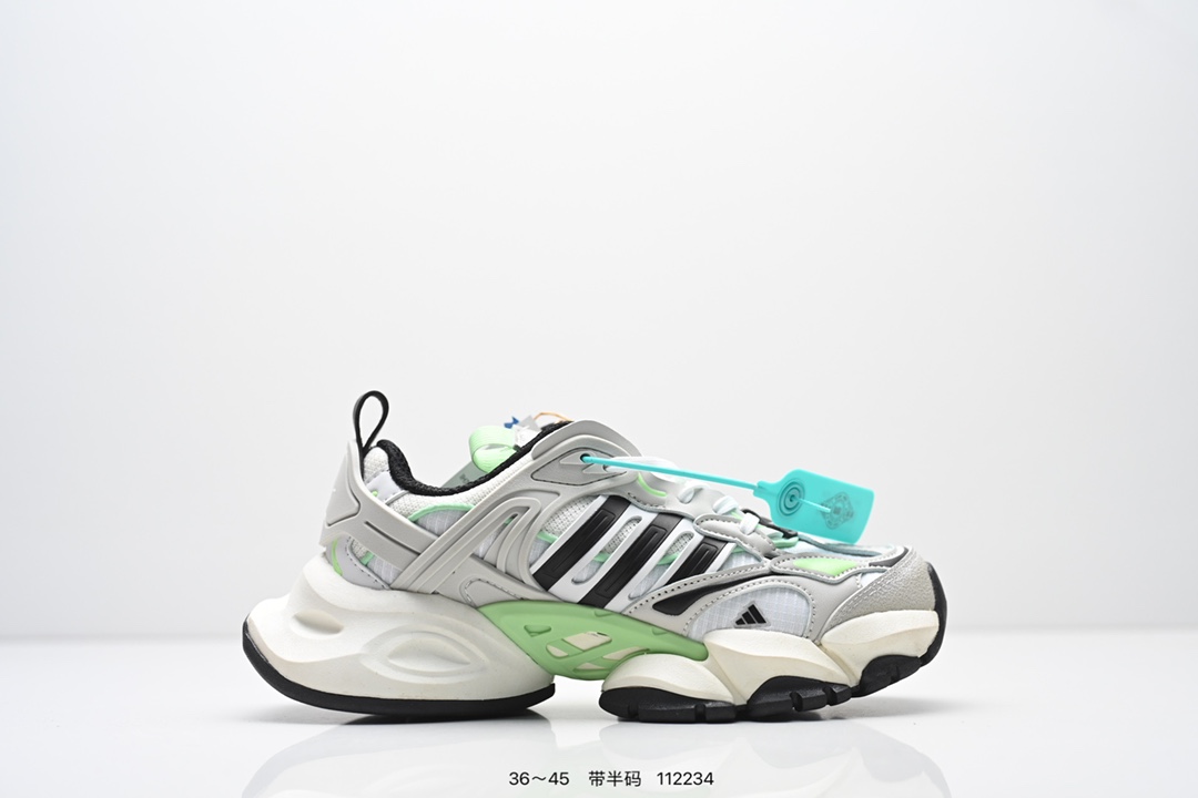 💰170 阿迪达斯AD Vento XLG Runner Deluxe 白黑绿轻机甲赛博复古休闲运动老爹鞋 纯原版本原楦纸板数据开发 铸造原味鞋型。耐磨防撕裂面料和RPU后跟结构，皮革鞋面缀有交叉失眠，搭配织物内里，舒适妥帖。双密度大底设计，更具稳定性 尺码：36 36²/₃ 37¹/₃ 38 38²/₃ 39¹/₃ 40 40²/₃ 41¹/₃ 42 42²/₃ 43¹/₃ 44 44²/₃ 45¹/₃ 货号：IH0616 见面：112234